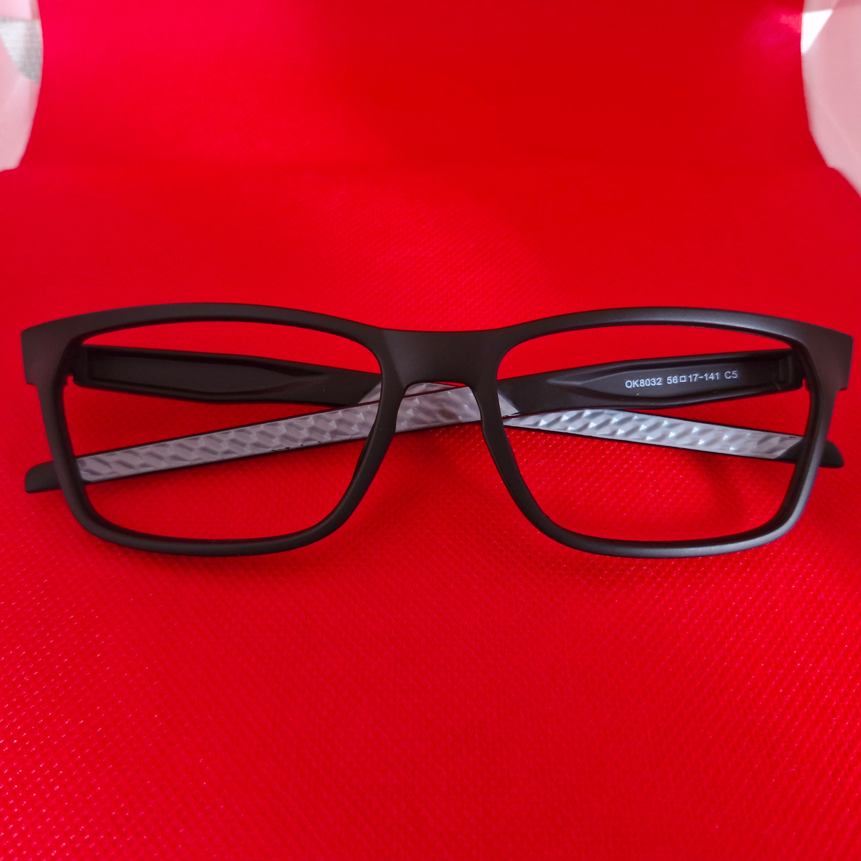 Armazón de ACETATO TR90 marca OVERTOP + Cristales Ópticos CR39 con capa AR, protección 100%UV.
