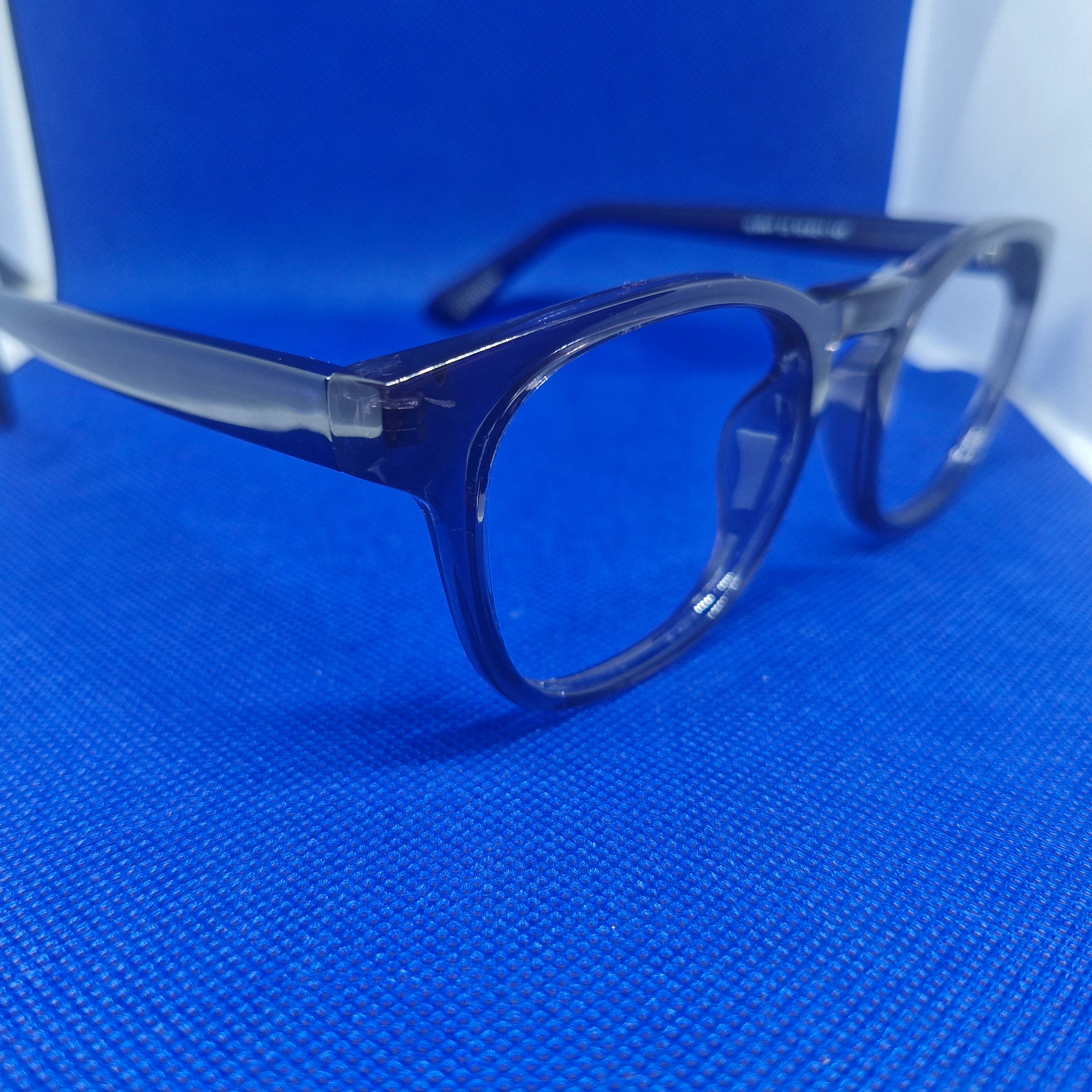 Armazón de ACETATO marca ALTERNA + Cristales Ópticos CR39 con capa AR, protección 100% UV.