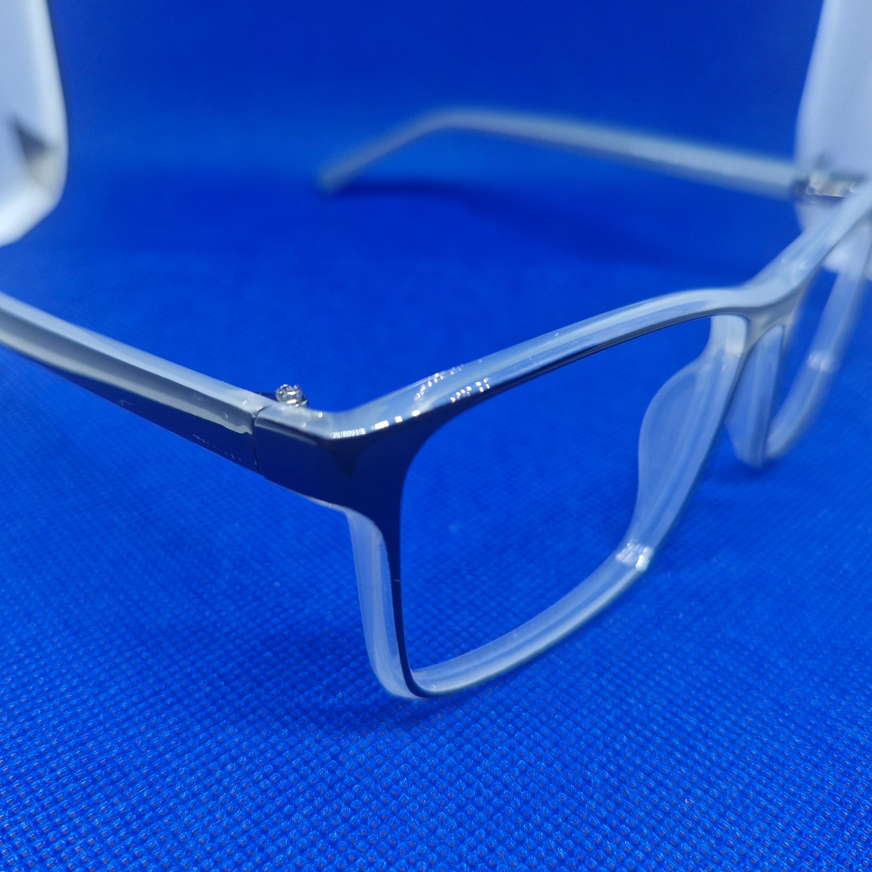 Armazón de ACETATO marca ALTERNA + Cristales Ópticos CR39 con capa AR, 100% protección UV.