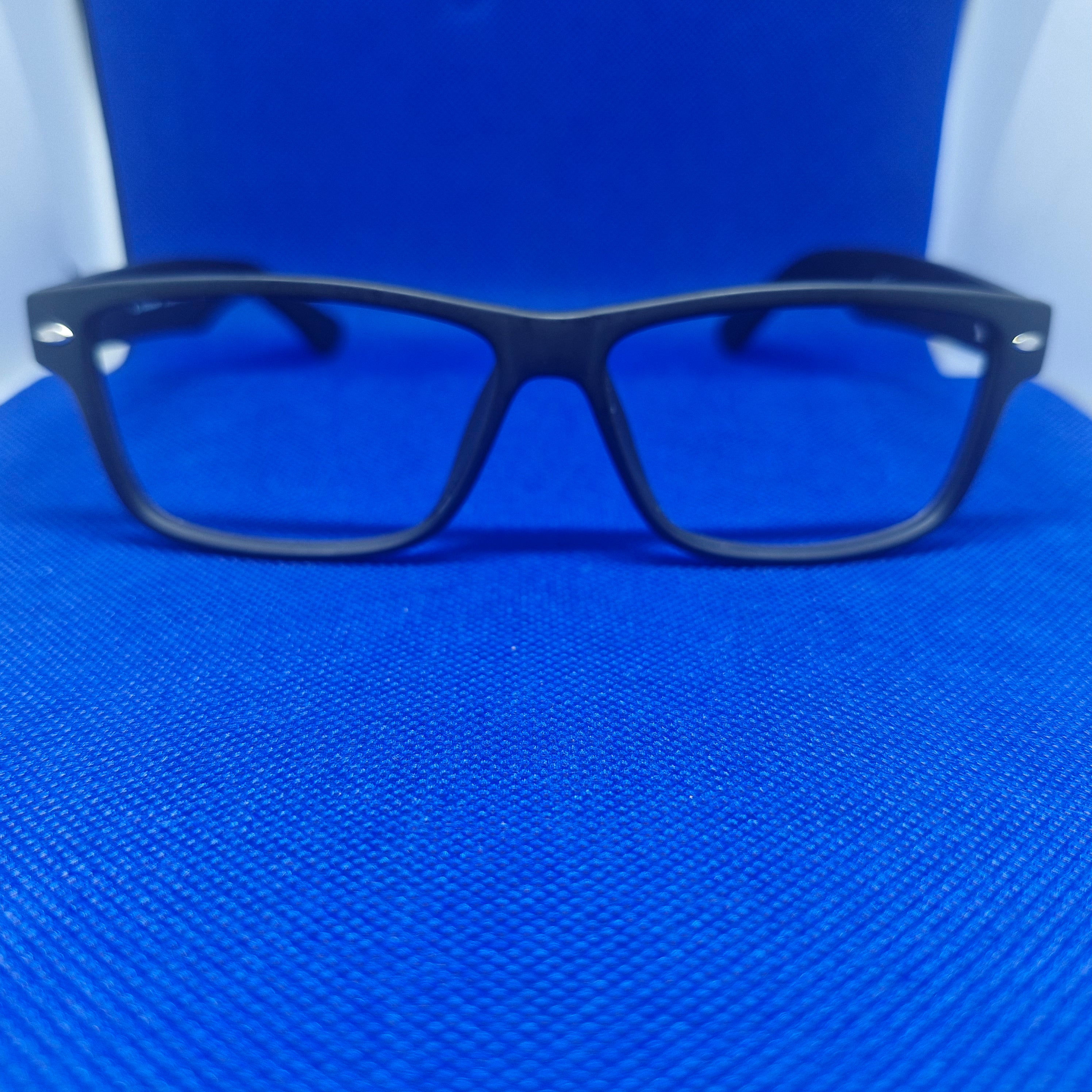 Armazón de ACETATO negro marca ALTERNA + Cristales Ópticos CR39 con capa AR, protección 100% UV.