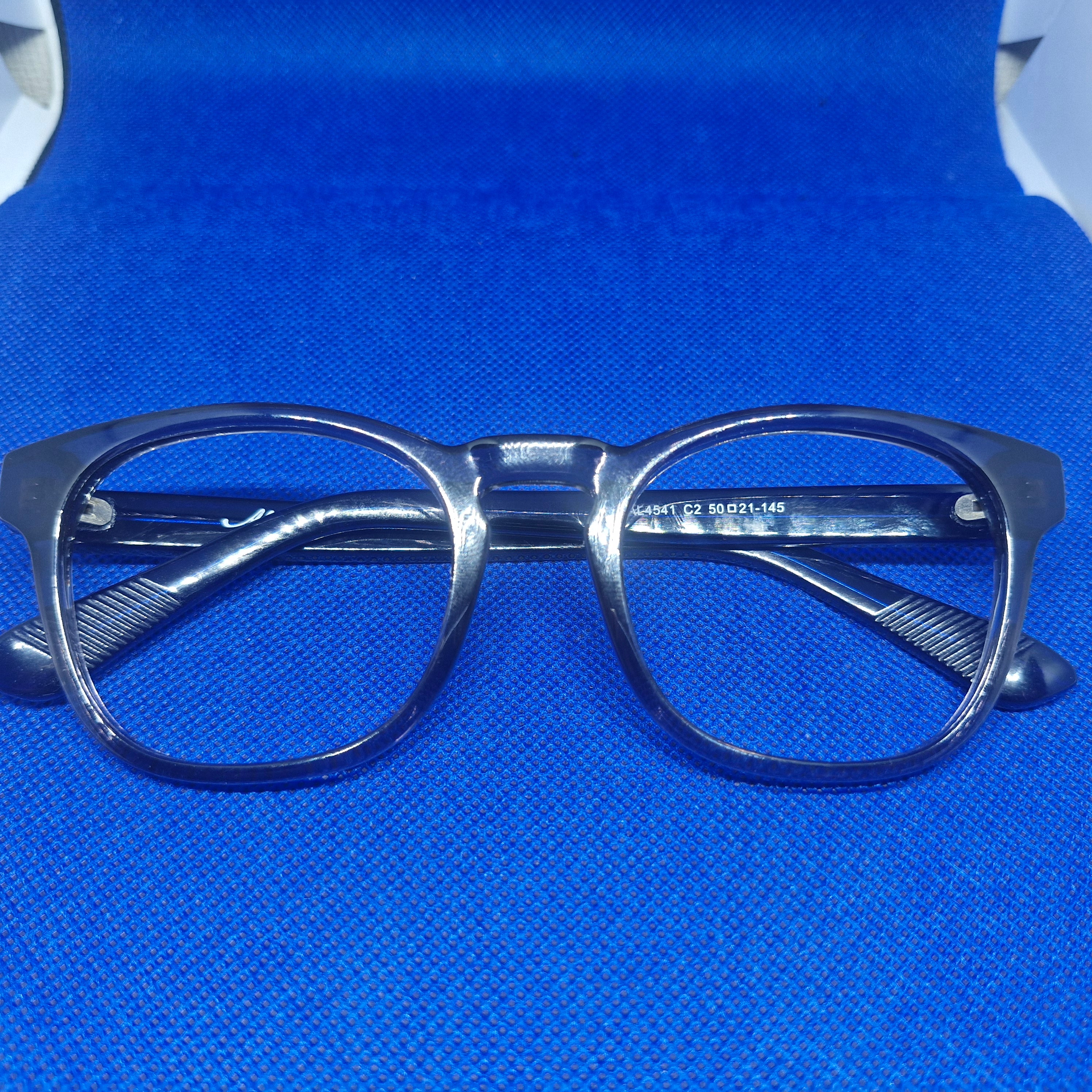 Armazón de ACETATO marca ALTERNA + Cristales Ópticos CR39 con capa AR, protección 100% UV.