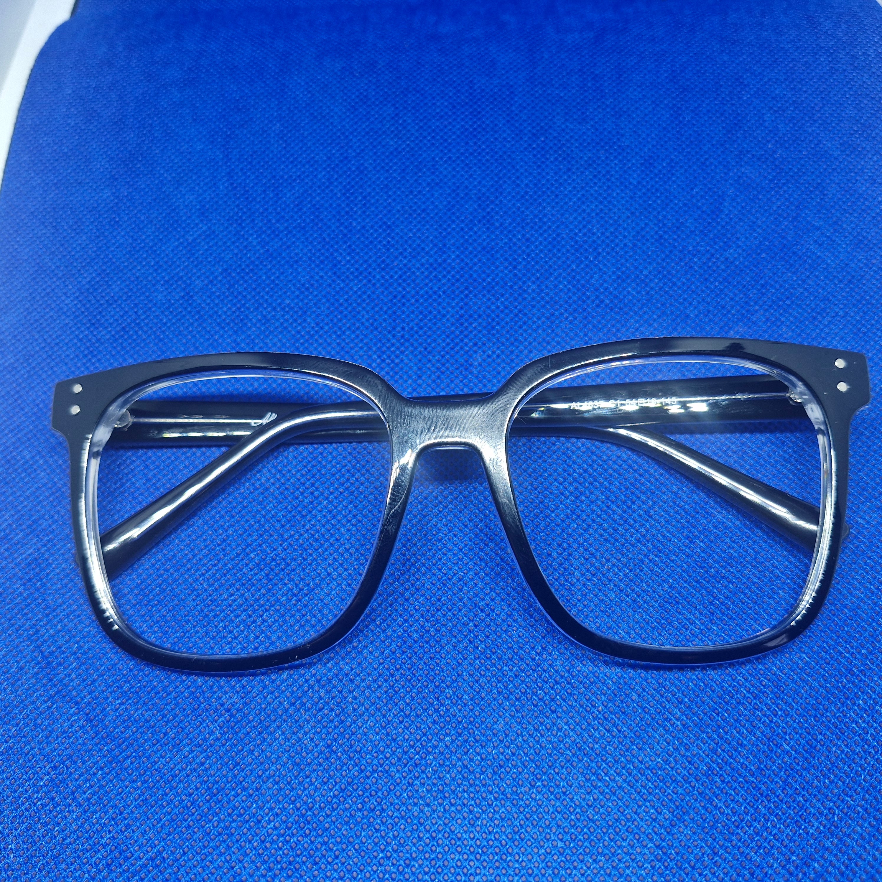 Armazón de ACETATO con forma cuadrada GRANDE marca ALTERNA + Cristales Ópticos CR39 con capa AR, protección 100% UV.