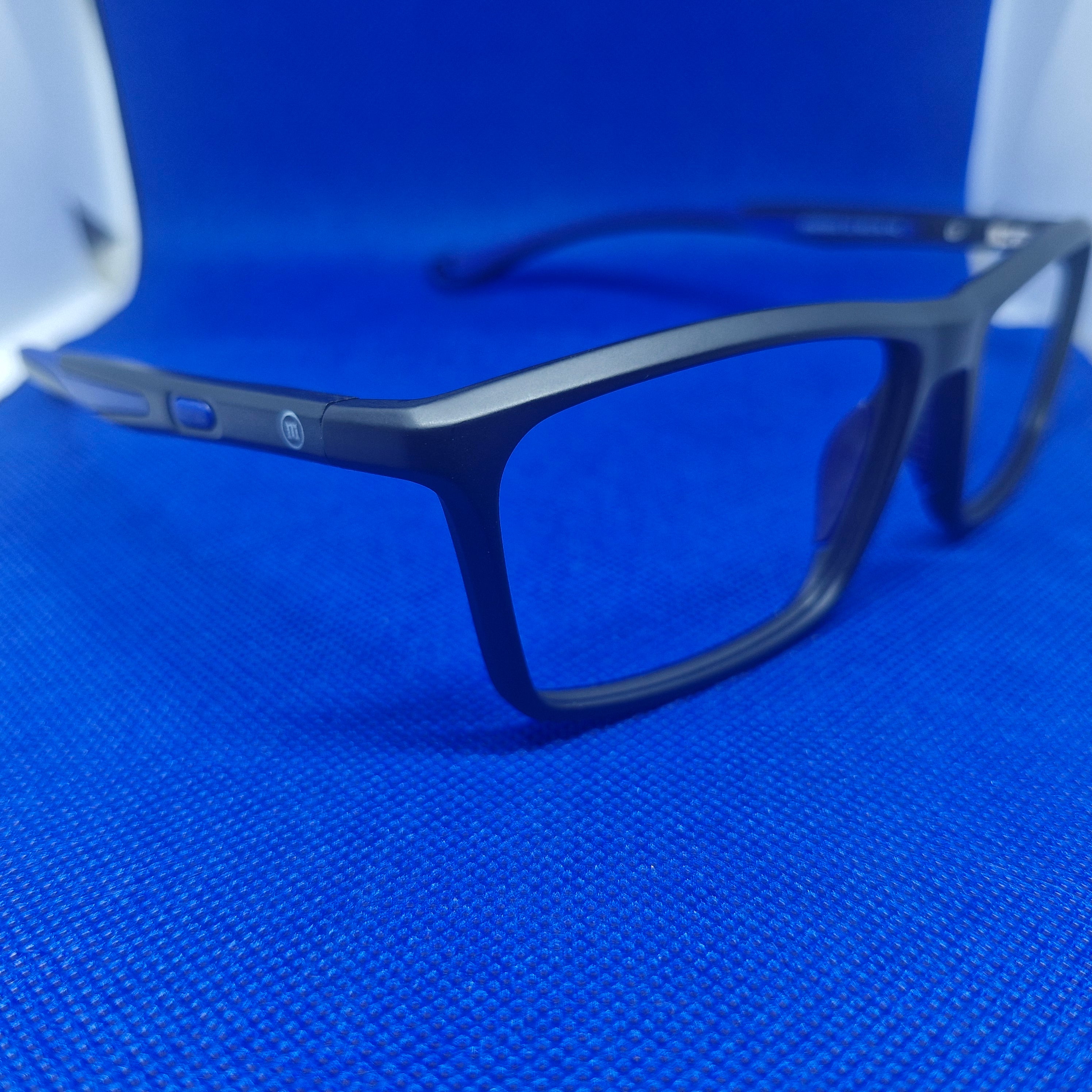 Armazón en TR90 marca MOCATTO Negro y varillas de colores  + Cristales Ópticos CR39 con capa AR, protección 100% UV.