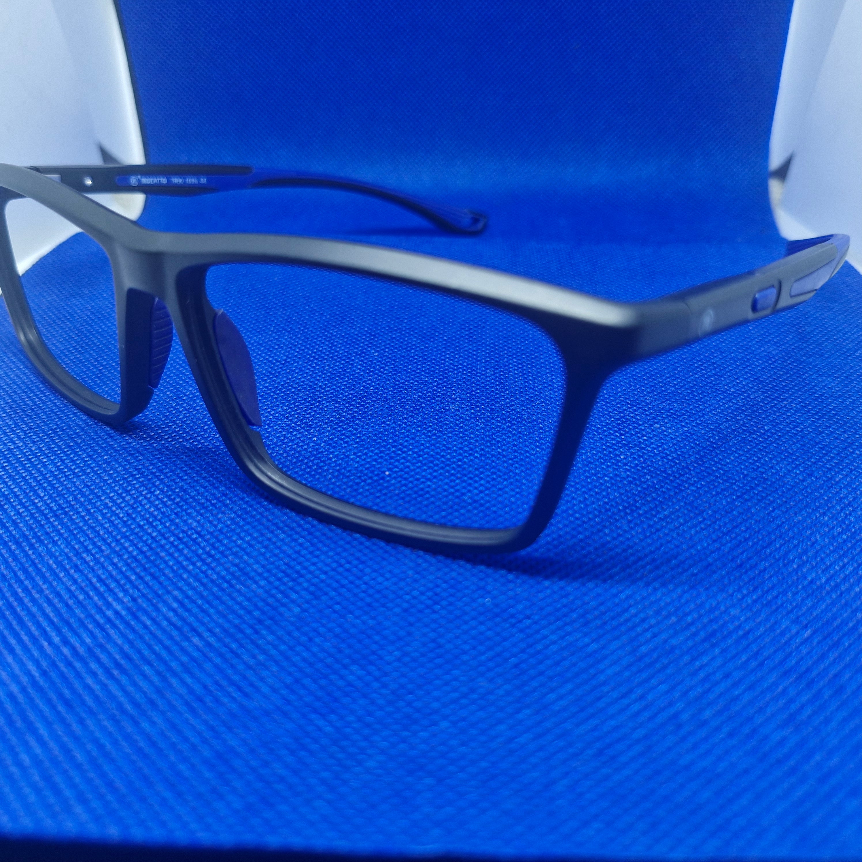 Armazón en TR90 marca MOCATTO Negro y varillas de colores  + Cristales Ópticos CR39 con capa AR, protección 100% UV.