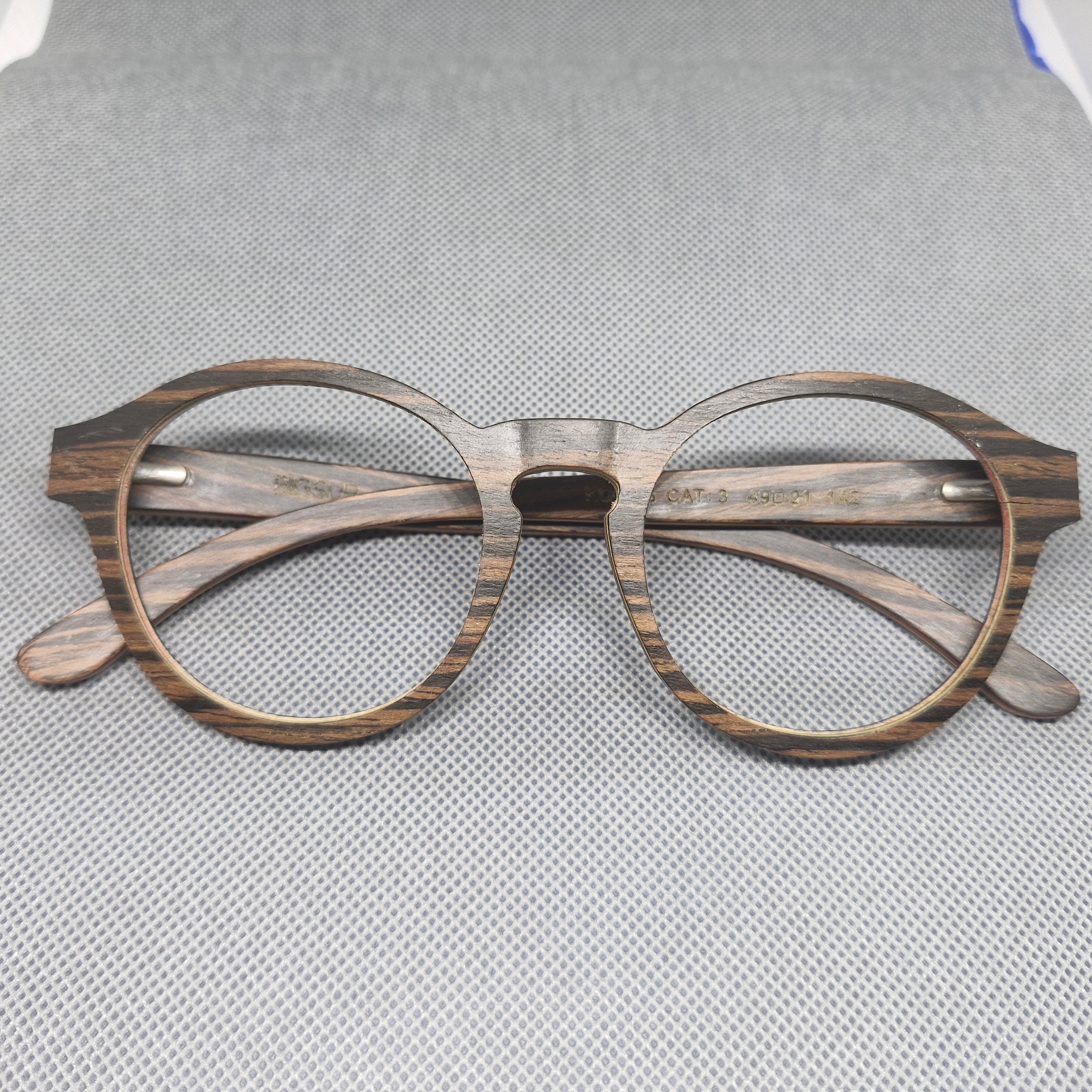 Armazón de MADERA marca BIGSUR en colores BLUE NAVY y BROWN SMOKE + Cristales Ópticos con capa AR, protección 100% UV.