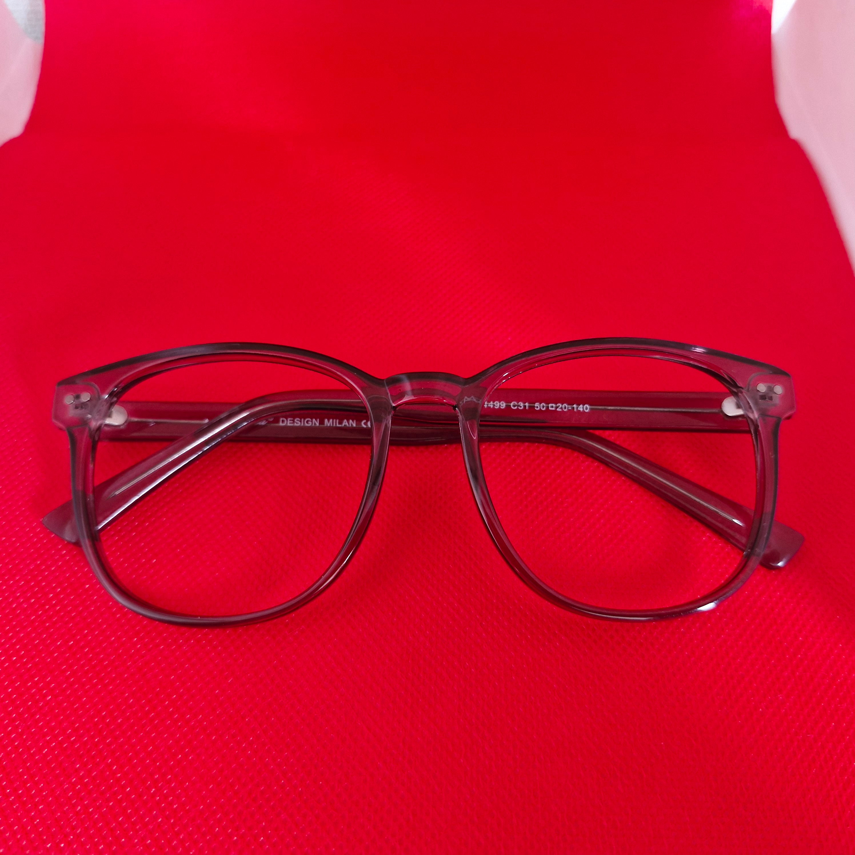 Armazón de Acetato gris transparente marca ALTERNA + Cristales Ópticos CR39 con capa AR, protección 100% UV.