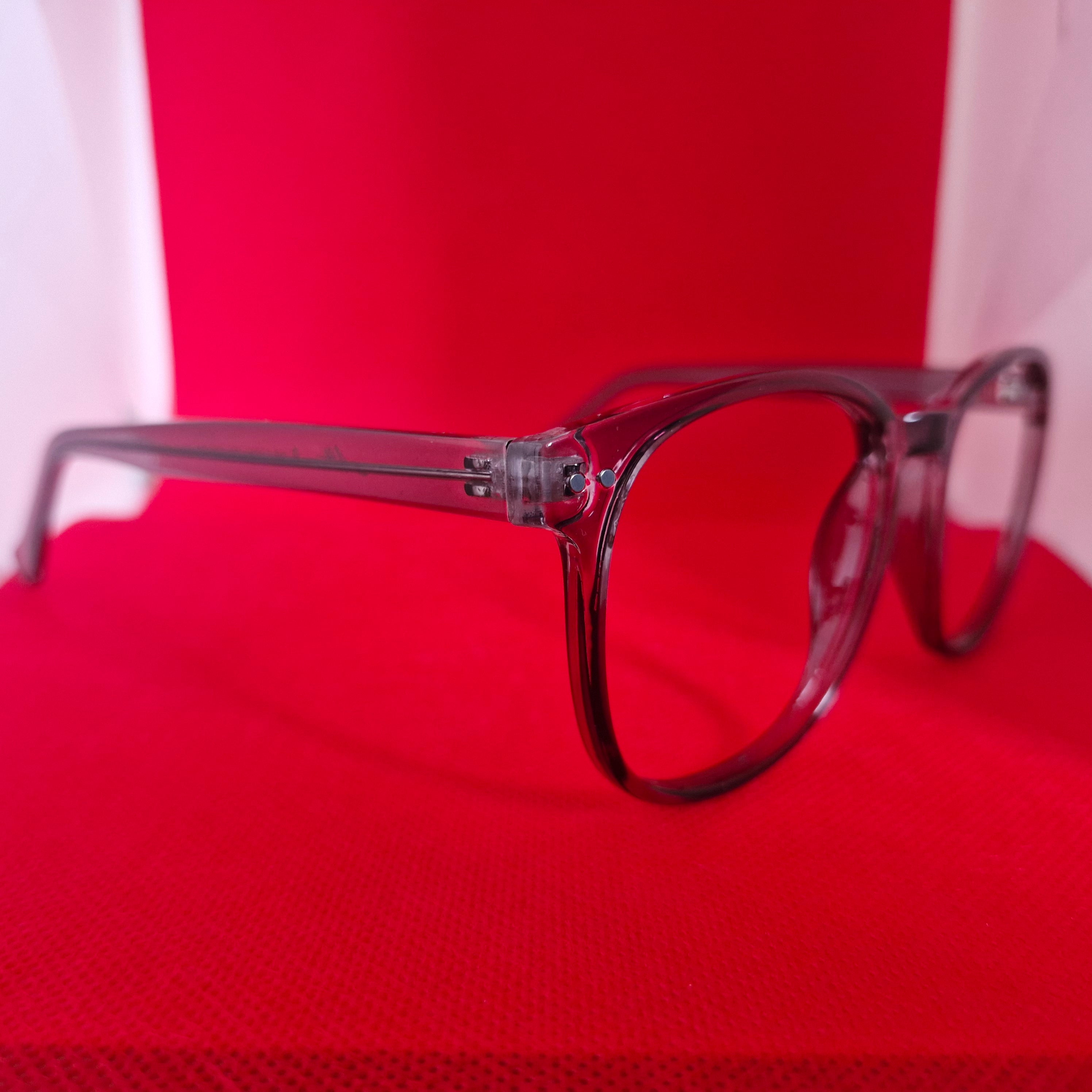 Armazón de Acetato gris transparente marca ALTERNA + Cristales Ópticos CR39 con capa AR, protección 100% UV.