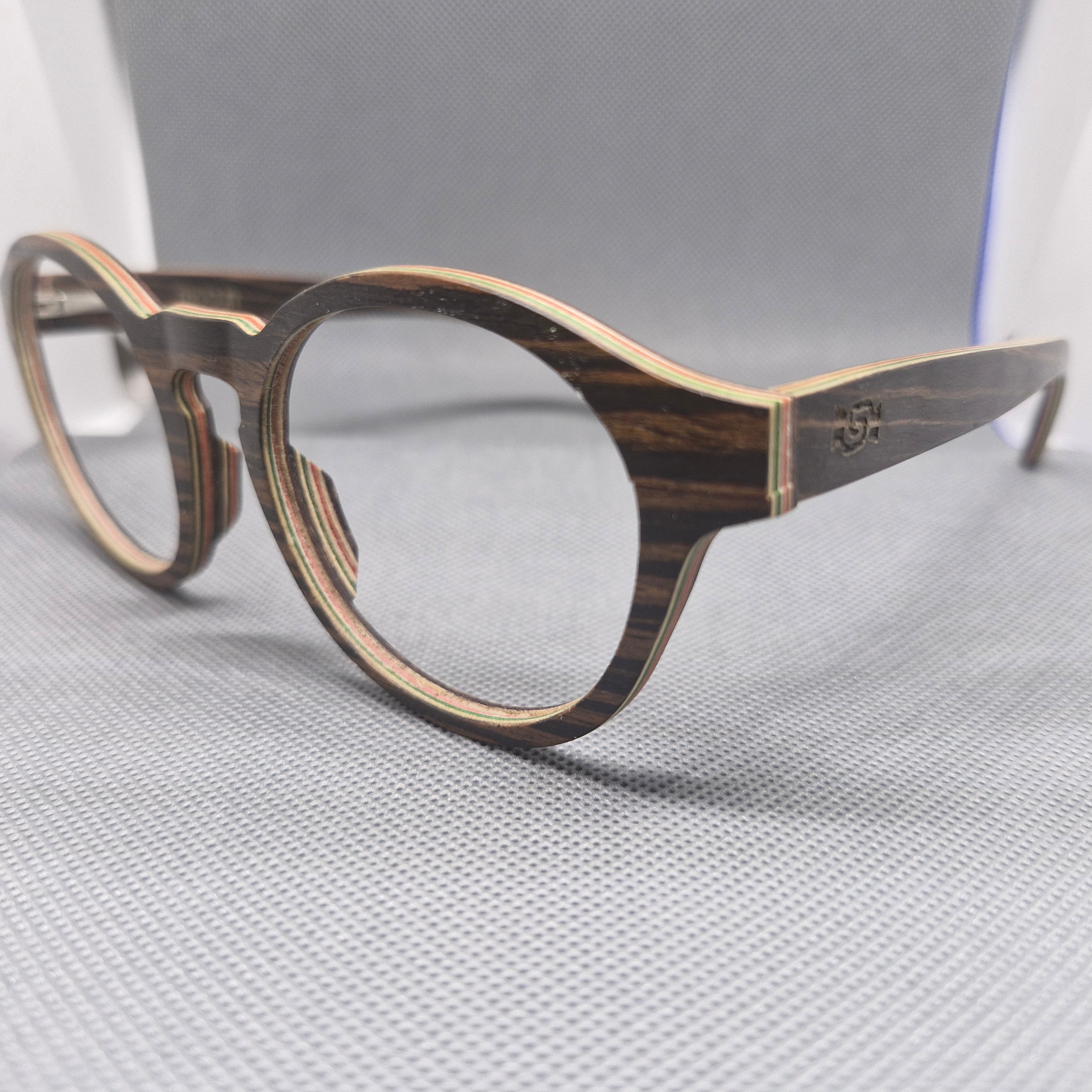 Armazón de MADERA marca BIGSUR en colores BLUE NAVY y BROWN SMOKE + Cristales Ópticos con capa AR, protección 100% UV.