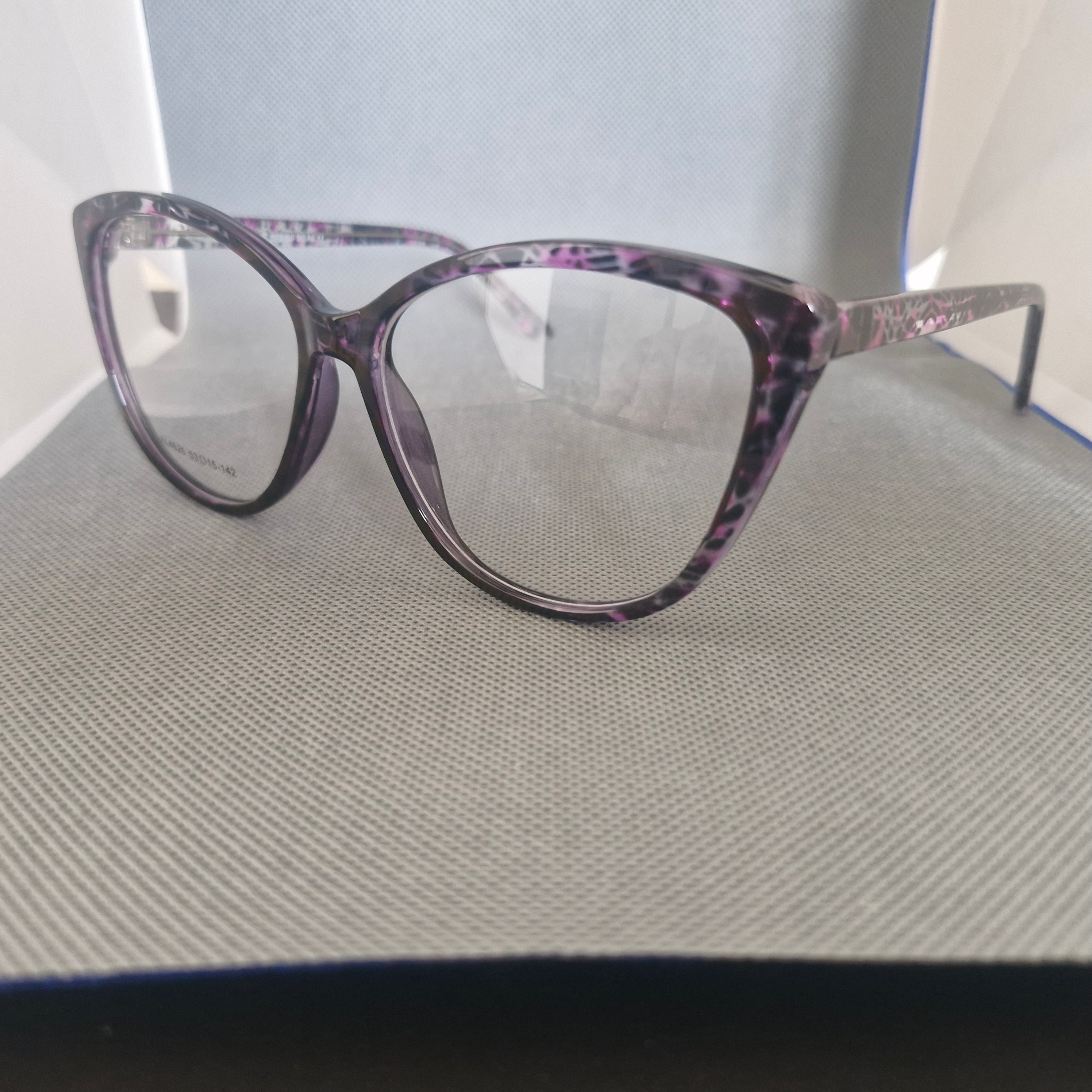 Marco Óptico de ACETATO marca ALTERNA color purpura aspeado + Cristales Ópticos CR39 con capa AR y protección 100% UV.